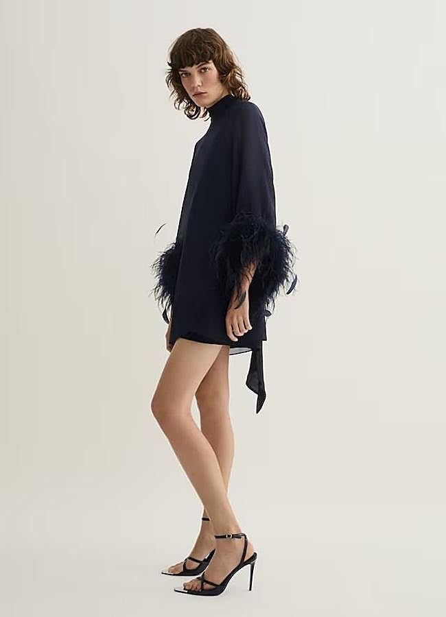 Imagen - Vestido de plumas con lazo en el cuello