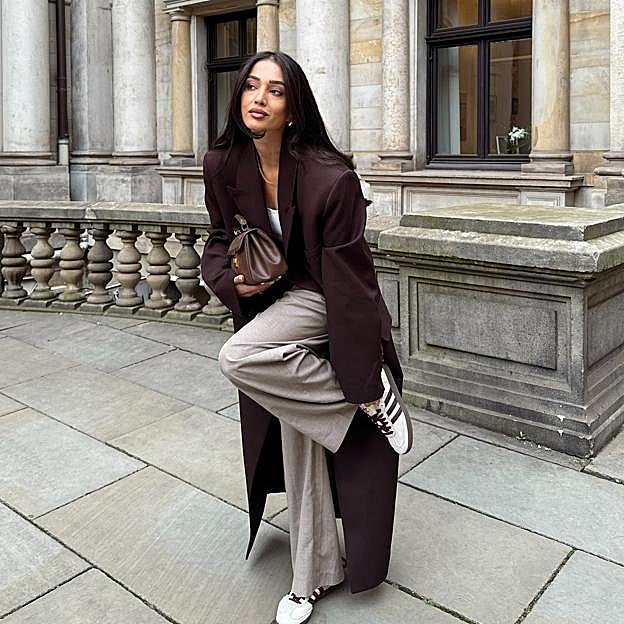 Las mejores sneakers para llevar con vaqueros y pantalones de traje