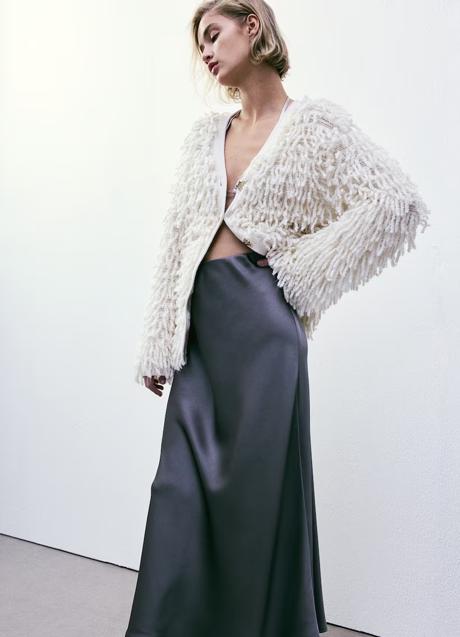 Imagen - Falda satinada de H&M (27,99 euros)