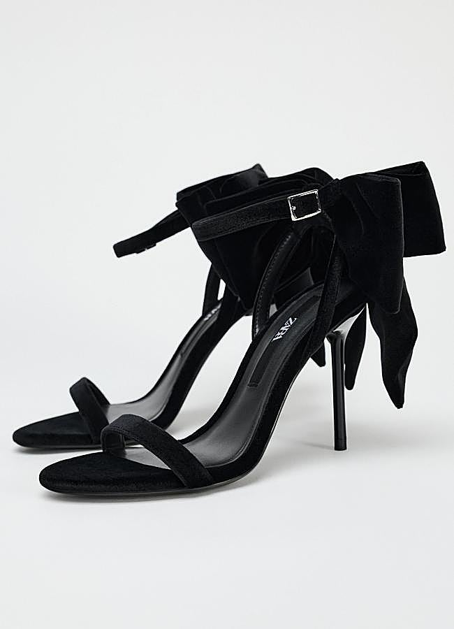 Imagen - Sandalias de tacón en terciopelo negro con lazos