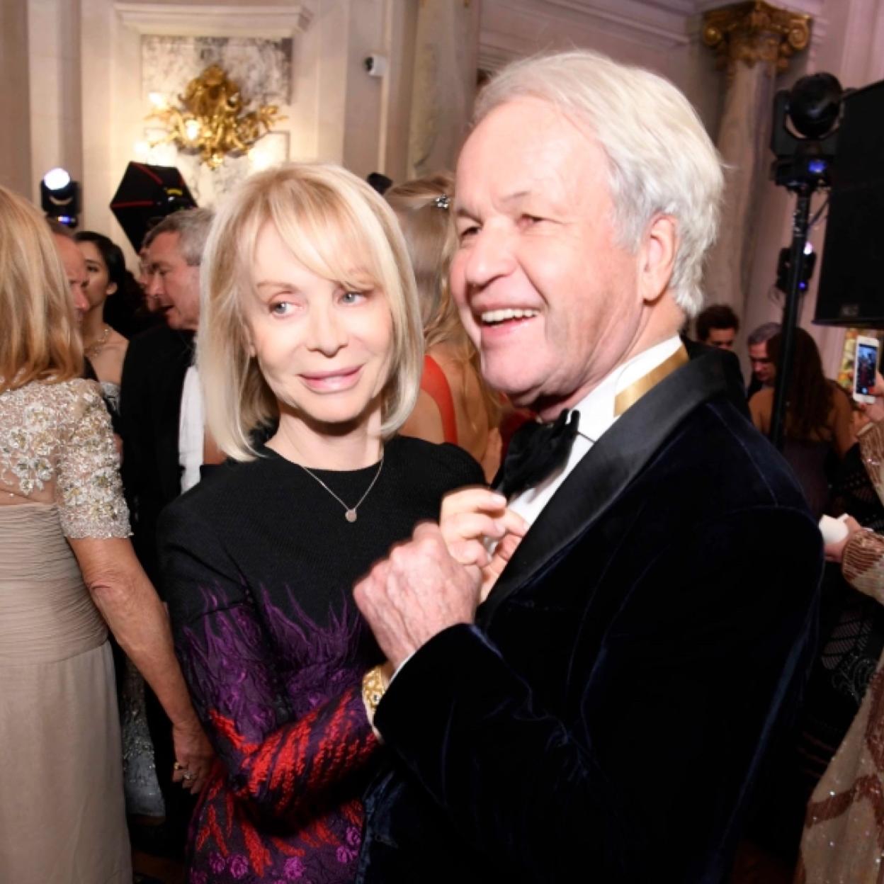 Ophélie Renouard junto al magnate griego Philip Embiricos. 