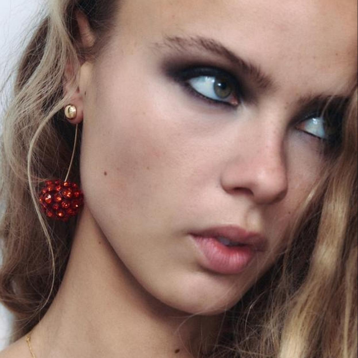 Pendientes cereza de Zara.