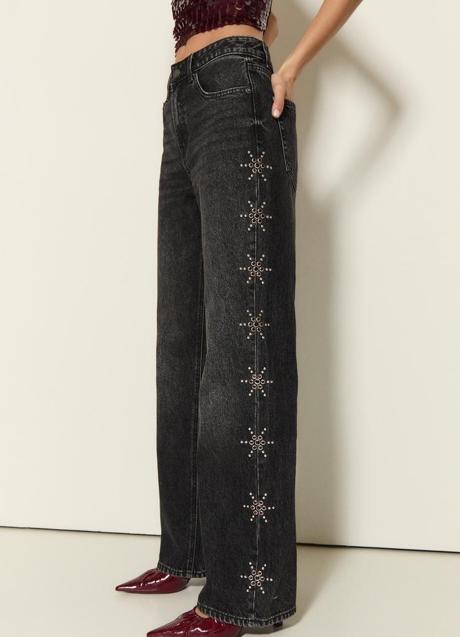 Imagen - Vaqueros negros de fiesta de Stradivarius (39,99 euros)