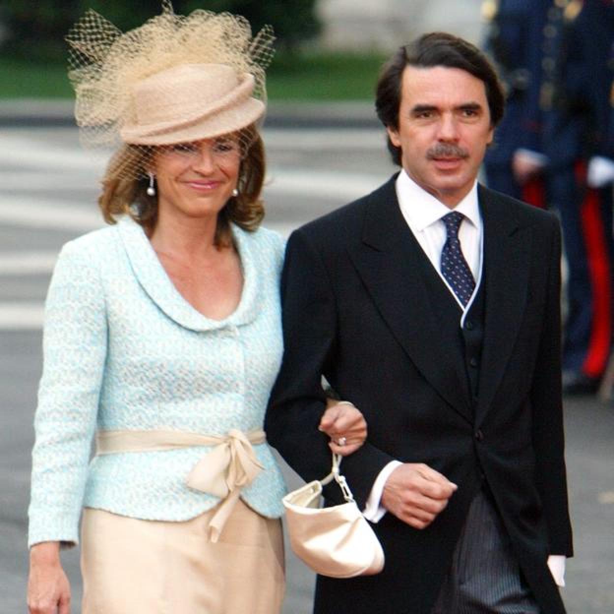 Ana Botella y José María Aznar, en la boda de los reyes Felipe y Letizia. 