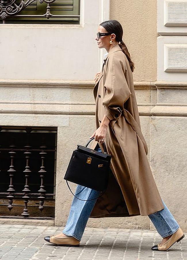 Imagen - Influencer con bolso city bag negro/@ZINAFASHIONVIBE