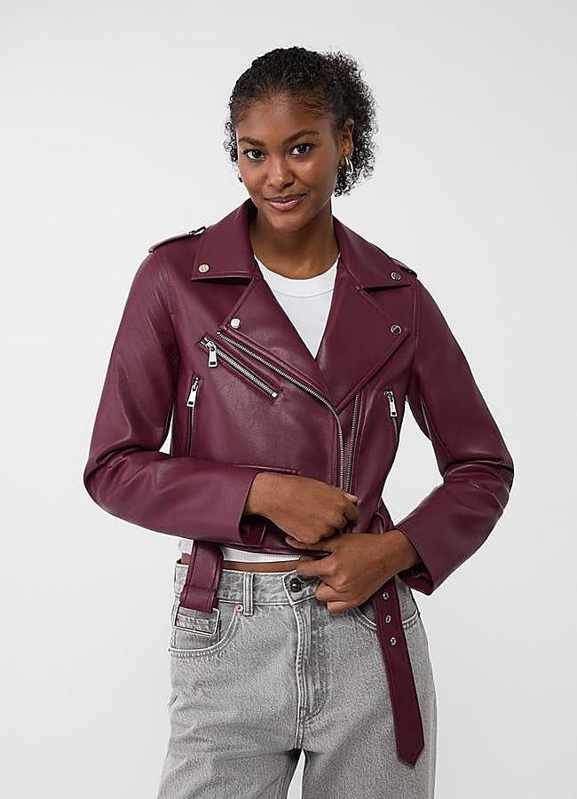Imagen - Chaqueta de cuero burdeos de Stradivarius, 29,99 euros.