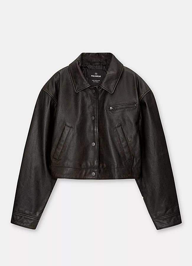 Imagen - Chaqueta de piel negra de Pull&Bear, 99,95 euros.