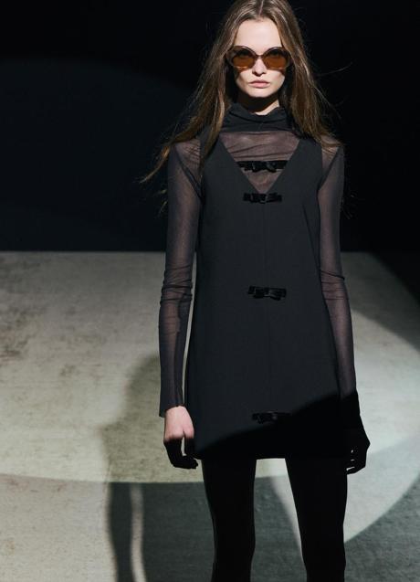 Imagen - Vestido negro de Zara (29,99 euros)