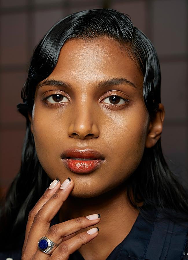 Imagen - Manicura francesa en negro. Foto: Launchmetrics spotlight.