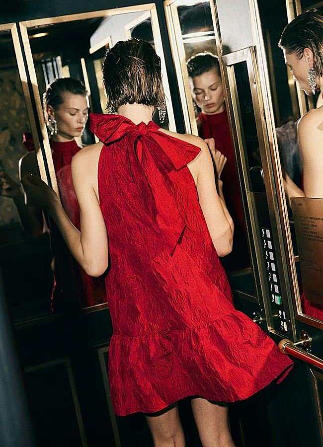 Imagen - Vestido rojo en jacquard con cuello halter