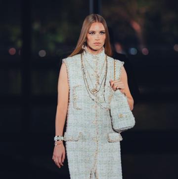 Imagen secundaria 1 - Looks del último desfile Métiers d'art de Chanel.