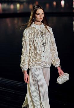 Imagen secundaria 2 - Looks del último desfile Métiers d'art de Chanel.