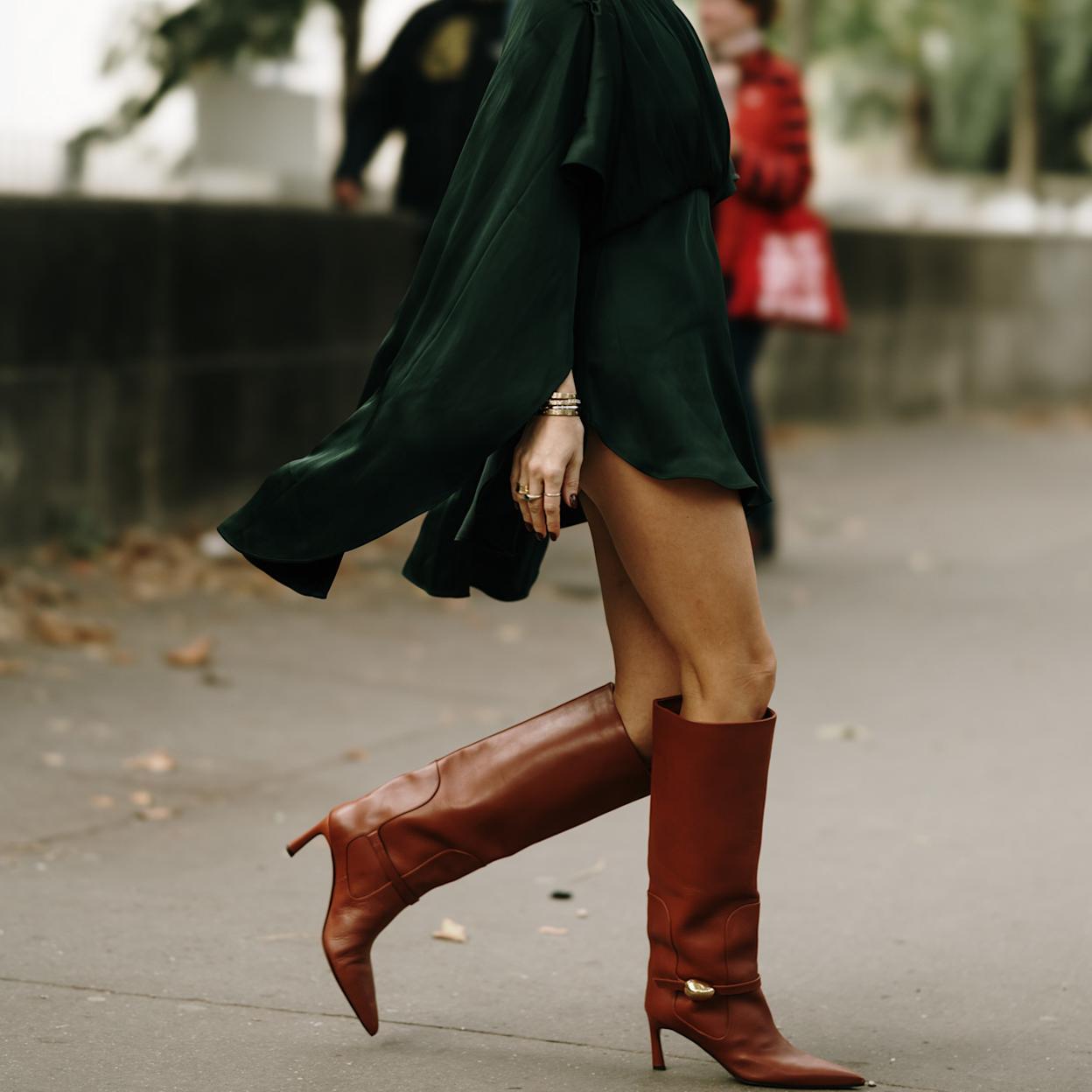 Botas de caña alta y tacón bajito que quedan genial con tus vestidos