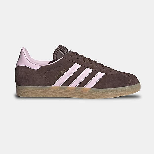 Zapatillas Gazelle con rayas en rosa de Adidas.