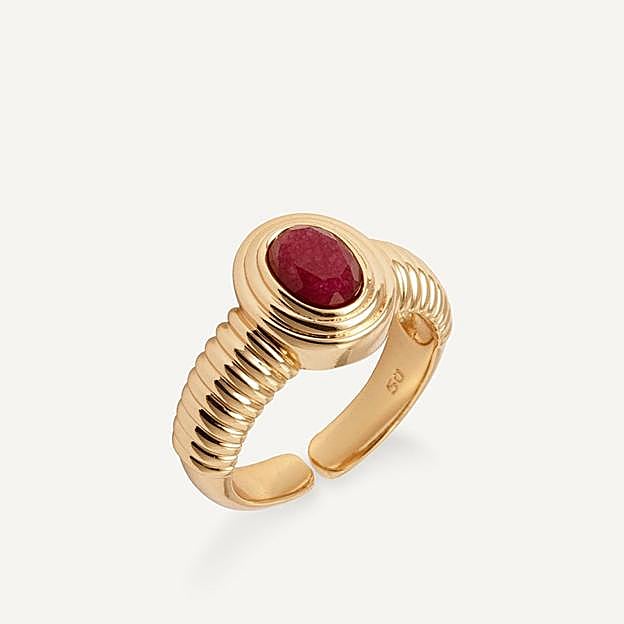 Anillo con piedra en burdeos de Vidal & Vidal.