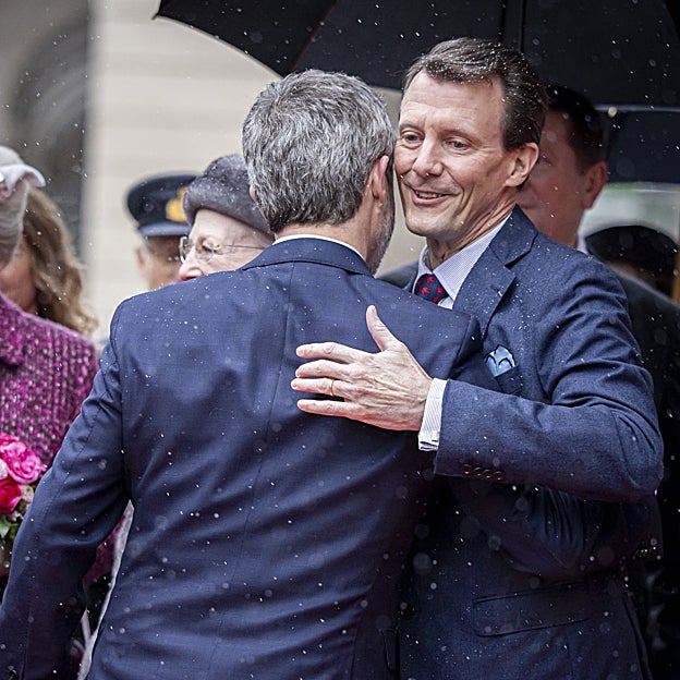 Federico y Joaquín en la proclamación del nuevo monarca. 