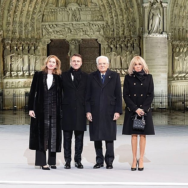 El presidente de Italia y su hija junto a los Macron en la reapertura de Notre Dame. 