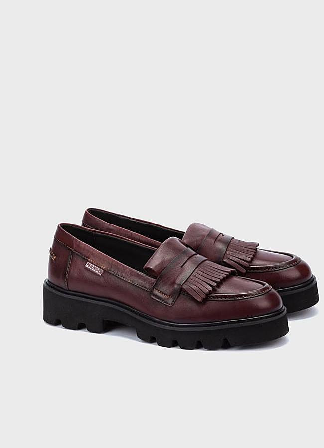 Imagen - Mocasines en color burdeos de piel y suela ligera de Pikolinos (119,95 euros).