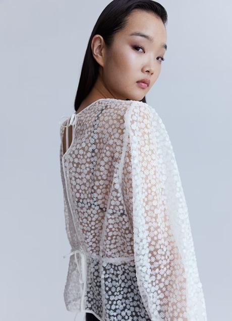 Imagen - Blusa de encaje de H&M (29,99 euros)