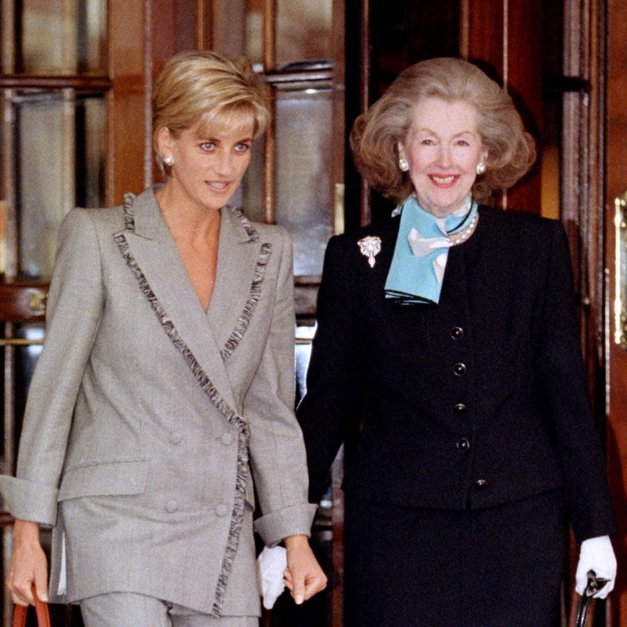 Diana de Gales y Raine McCorquodale.