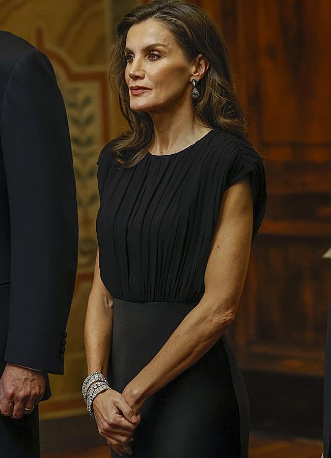 Imagen - La reina Letizia con los pendientes suizos y las pulseras gemelas de Cartier. FOTO: Gtres.