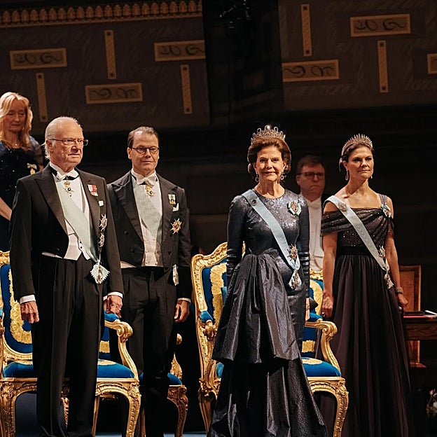 Los reyes de Suecia junto a los príncipes herederos en los Nobel. 