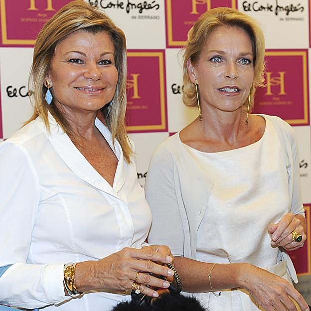 Sofía de Habsburgo, con su gran amiga Cari Lapique, en la presentación de su firma de bolsos. 