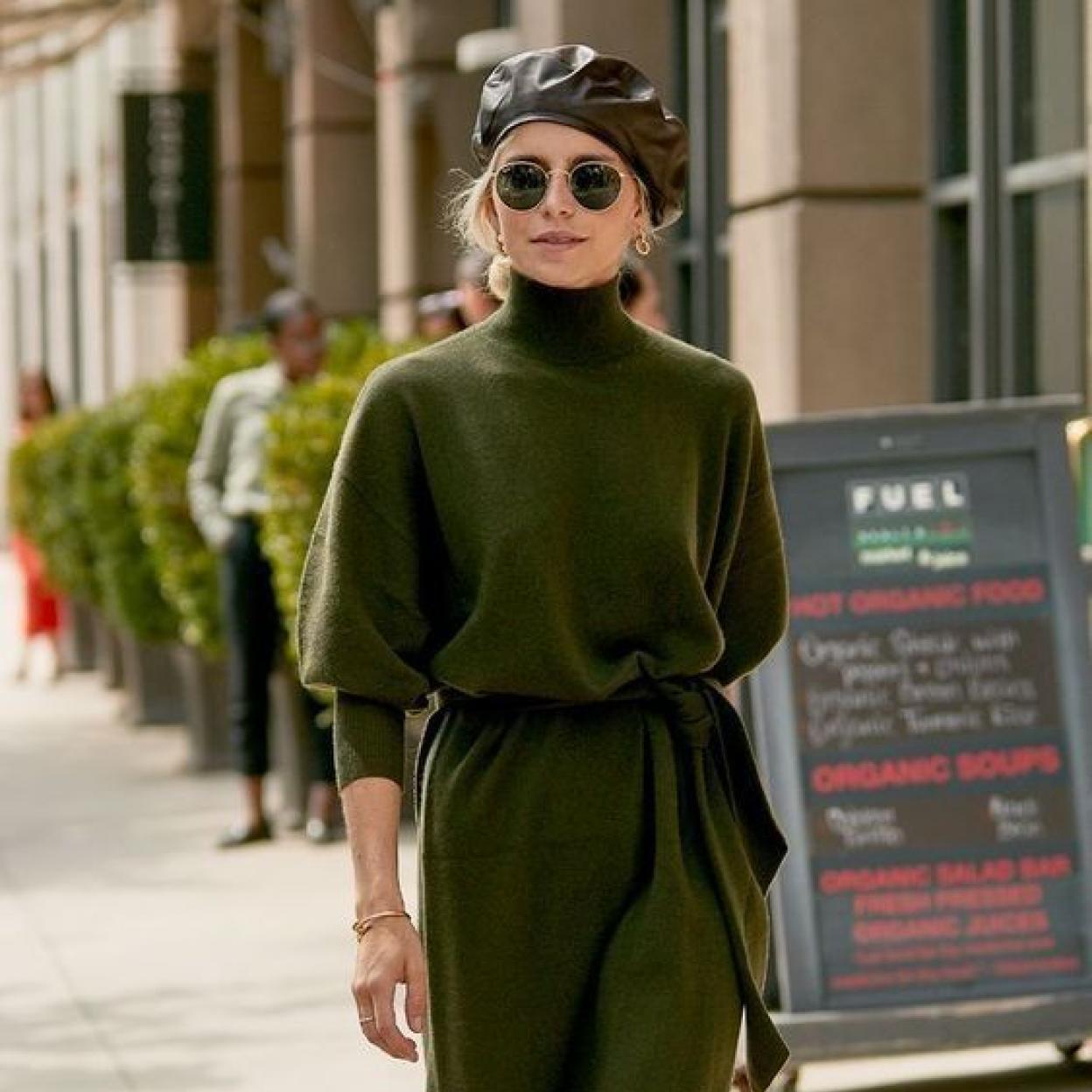 Influencer con vestido de punto