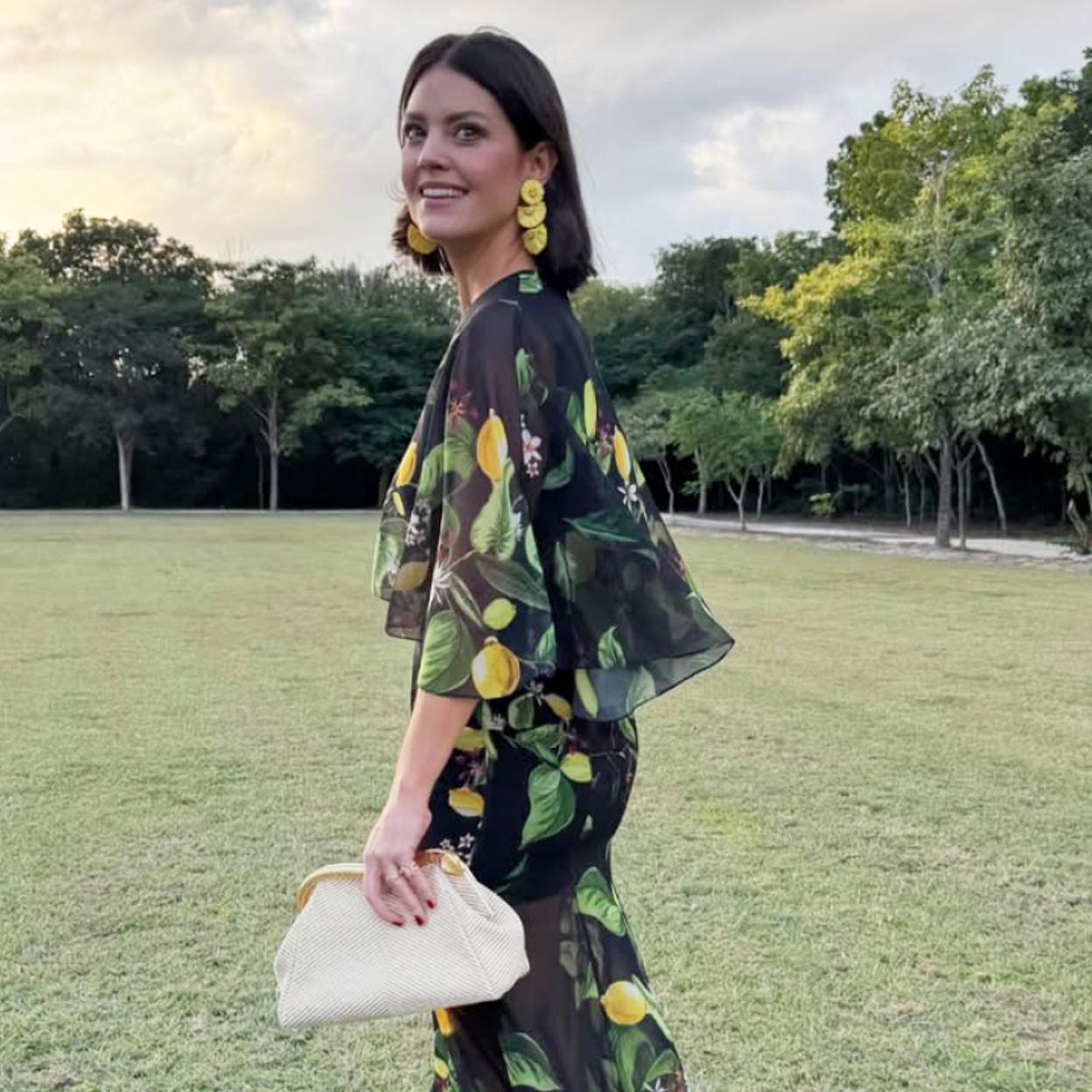 El look de invitada de Isabelle Junot