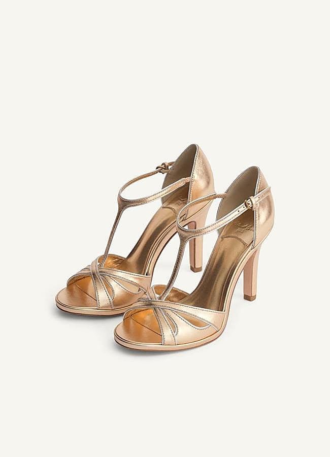 Imagen - Sandalias con tacón en dorado de Zara (149 euros).