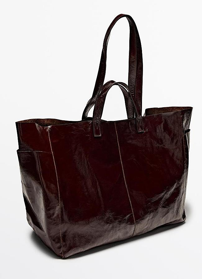 Imagen - Bolso shopper efecto charol de Massimo Dutti.