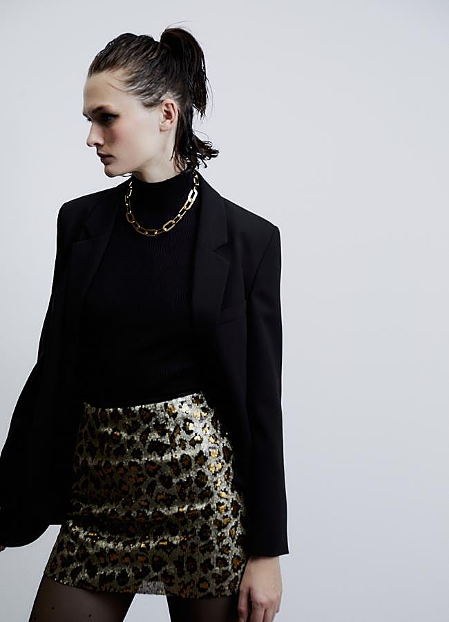 Imagen - Falda corta con detalle de lentejuelas de Sfera. Foto: Sfera.