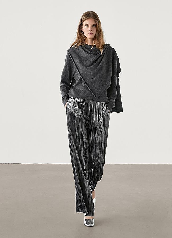 Imagen - Pantalón gris de terciopelo de Massimo Dutti, 59,95 euros.