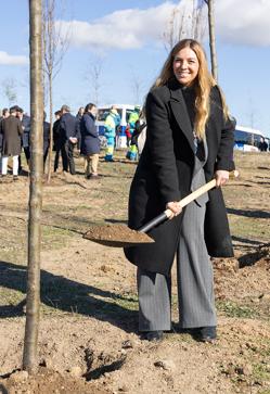 Imagen secundaria 2 - Laura Ruiz de Galarreta, dircom de IKEA; Jacobo de Saavedra, director de Relaciones Institucionales de ISS; y Fabiola Barandiarán, mánager de McDonald's.
