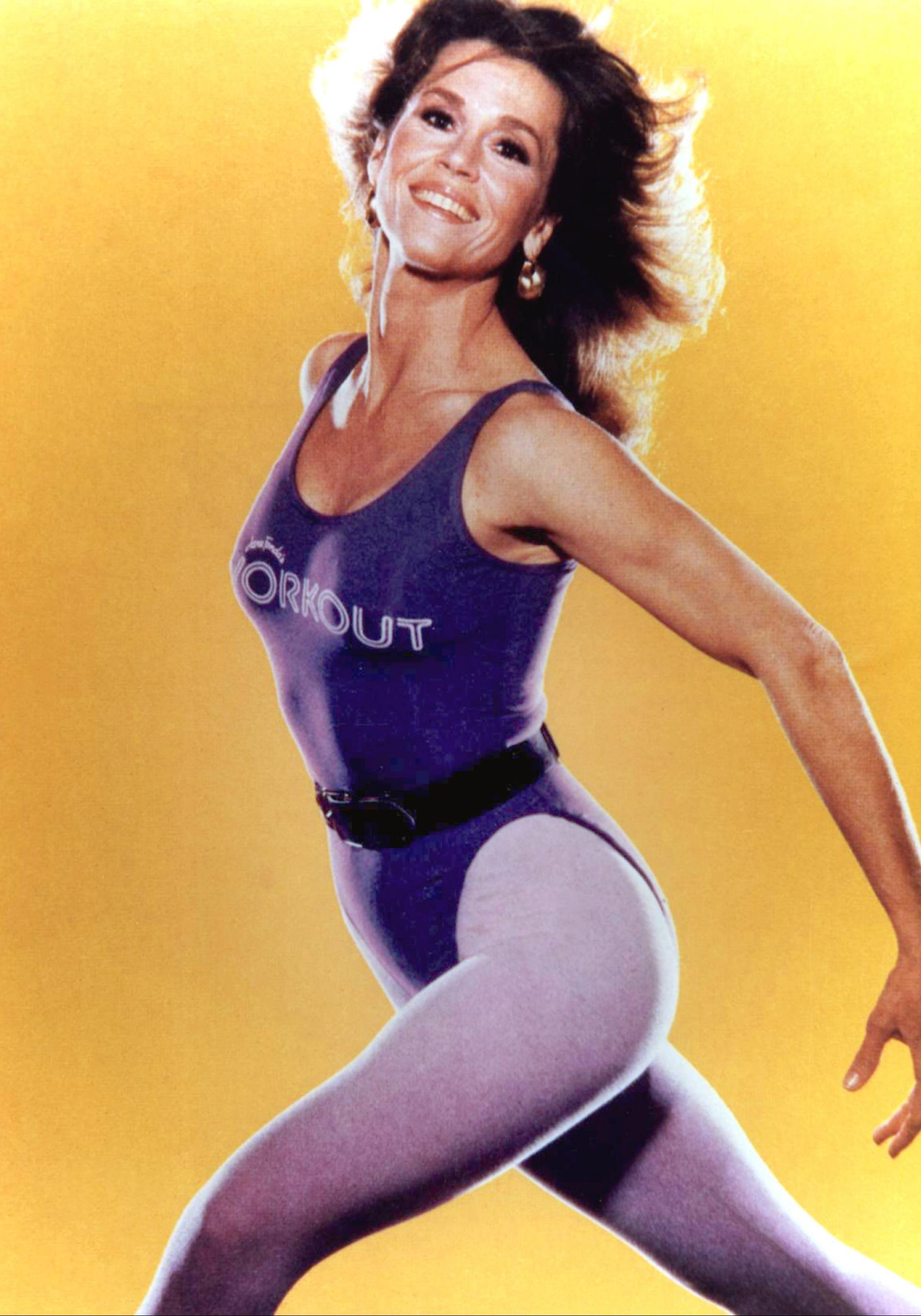 Jane Fonda haciendo ejercicios para la televisión en los años ochenta. 