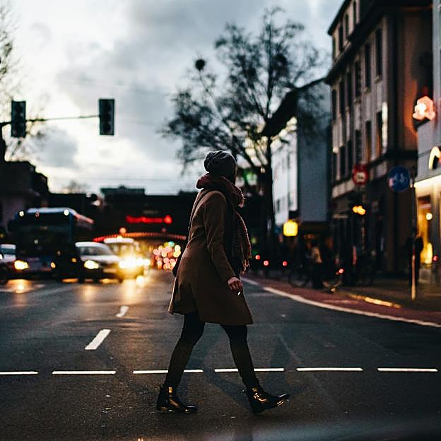 El mindful walking night tiene muchos beneficios a nivel físico y mental. 