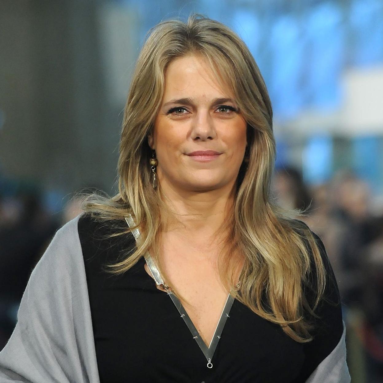 Nora fue la segunda mujer de Vicente Sartorius, padre de Isabel. 