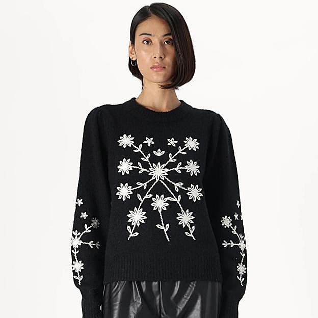 Jersey con bordados en color negro de Vero Moda.