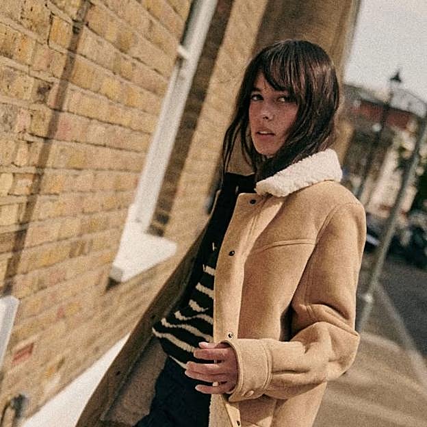 Las novedades de Sfera para este invierno: vestidos negros, jerséis de punto y pantalones que hacen tipazo