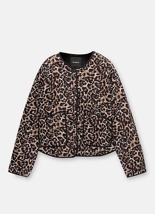 Imagen - Chaqueta con estampado de leopardo de Pull&Bear, 39,99 euros.