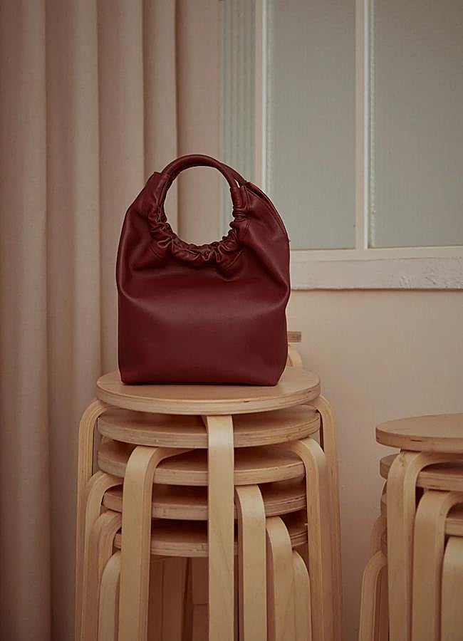 Imagen - Bolso burdeos de Culto (279 euros).