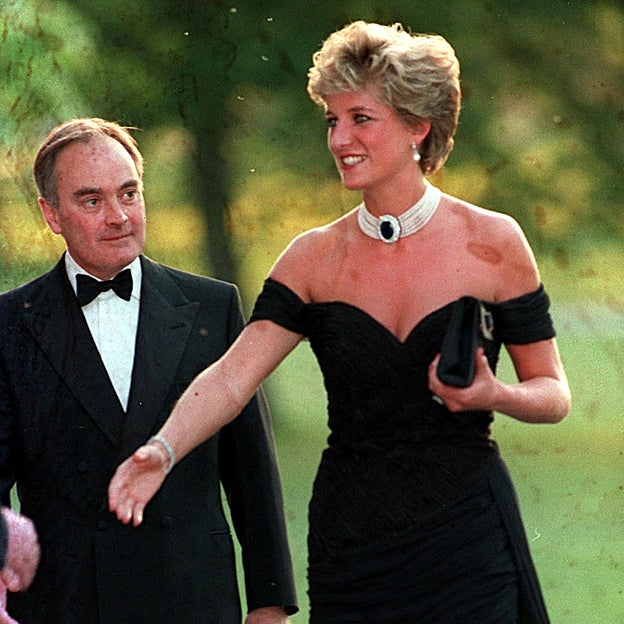Diana de Gales luciendo su famoso 'vestido de la venganza' en 1994. 