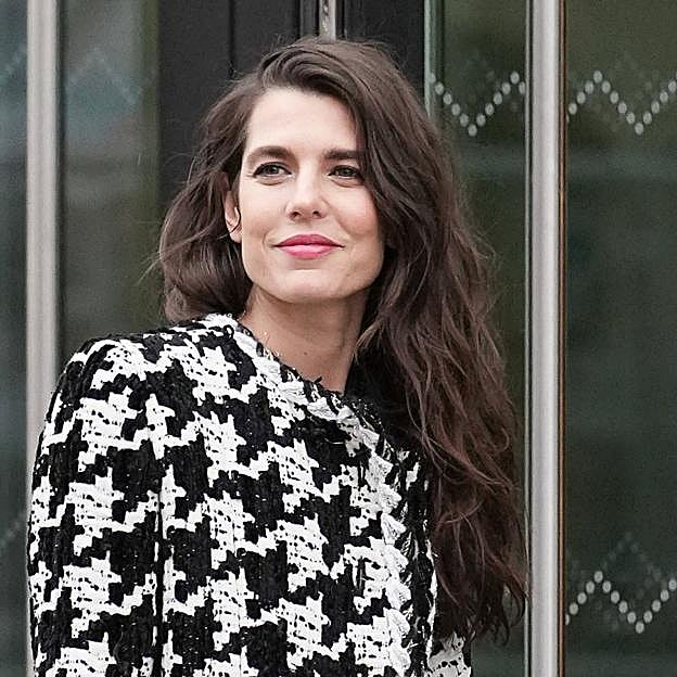 Qué ha pasado con las tres mejores amigas de Carlota Casiraghi cuando era una rebelde adolescente: tirunfadoras y poderosas
