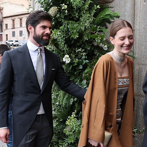 Micaela Belmont y Fernando Palazuelo en la boda de su hermano Beltrán. 
