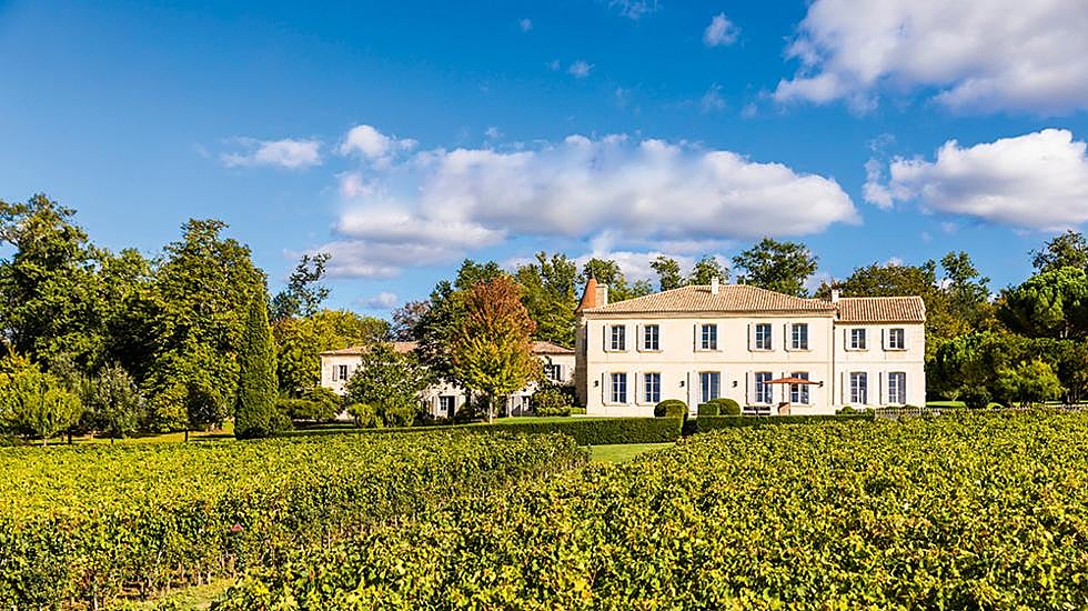 Catas de sus propios vinos, desayunos con productos locales y los menús de David Cherrier completan la propuesta gastronómica del Château Troplong Mondot.