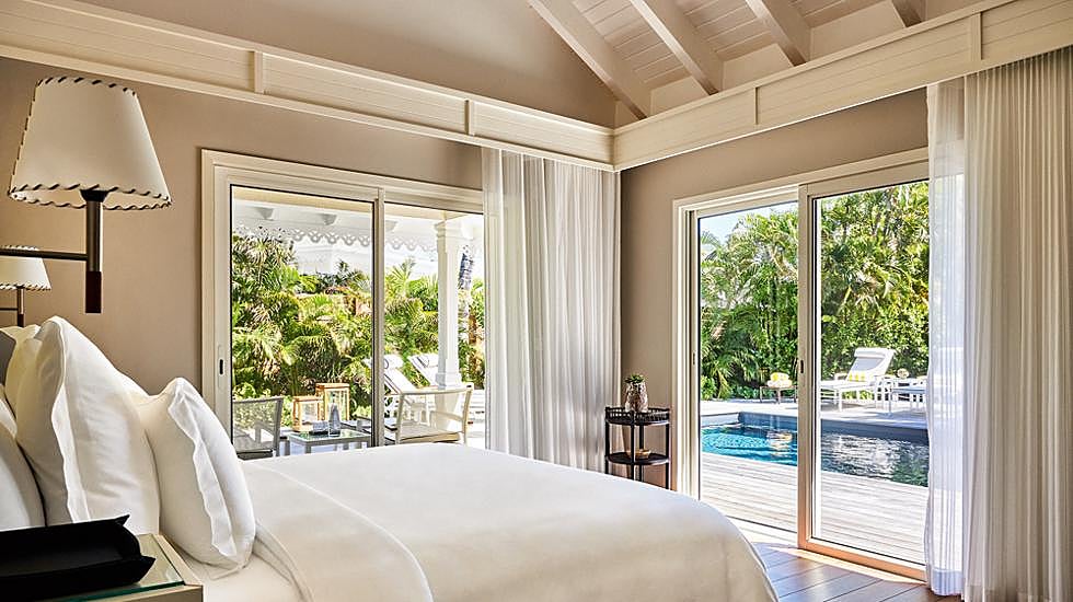 El plan perfecto es disfrutar de la absoluta privacidad que ofrecen las villas del Rosewood Le Guanahani, y de actividades acuáticas en su beach club.