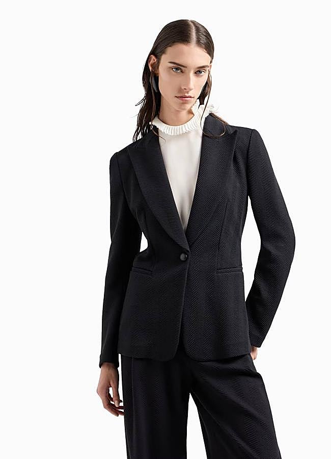 Imagen - Blazer de punto jersey con motivo chevrón en tejido jacquard icon de Emporio Armani (610€)