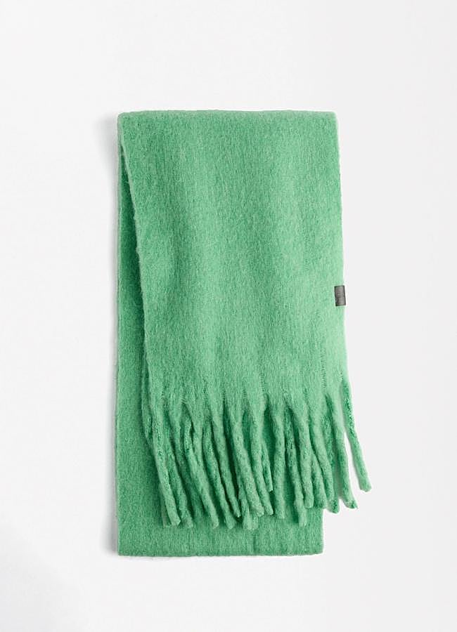 Imagen - Bufanda en color verde de Parfois (19,99 euros).