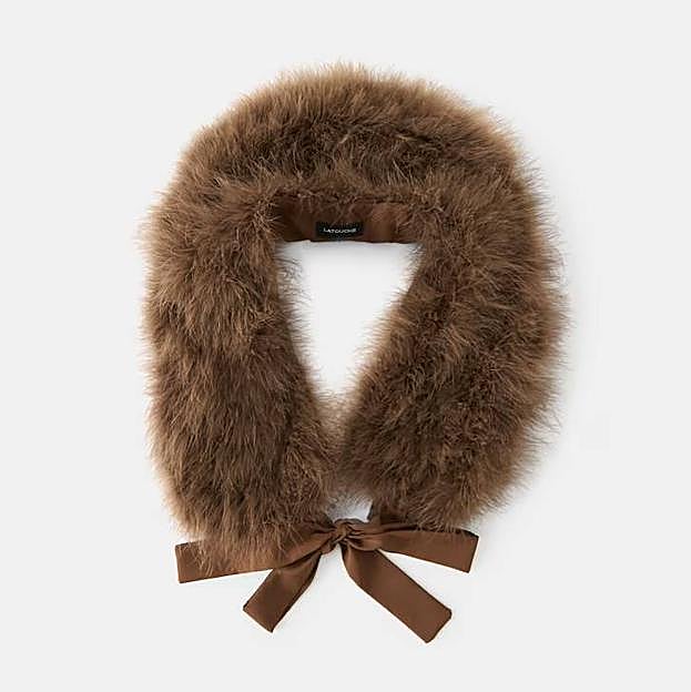 Capa corta plumas (69€ en El Corte Inglés))