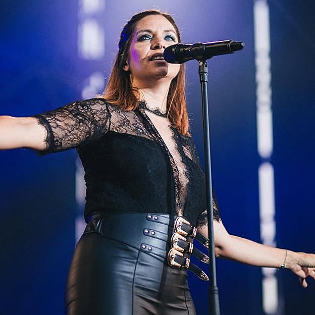 Imagen principal - Los looks de Leire Martínez en los conciertos